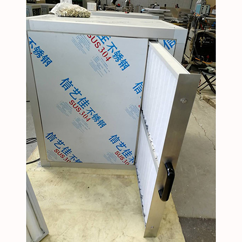 不鏽（xiù）鋼初效、中效過濾箱--小型過濾（lǜ）箱